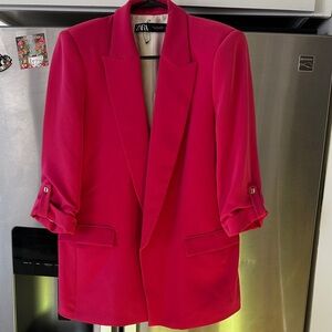 Zara Women's Vibrant Pink Blazer with pockets one pocket torn on the inside.